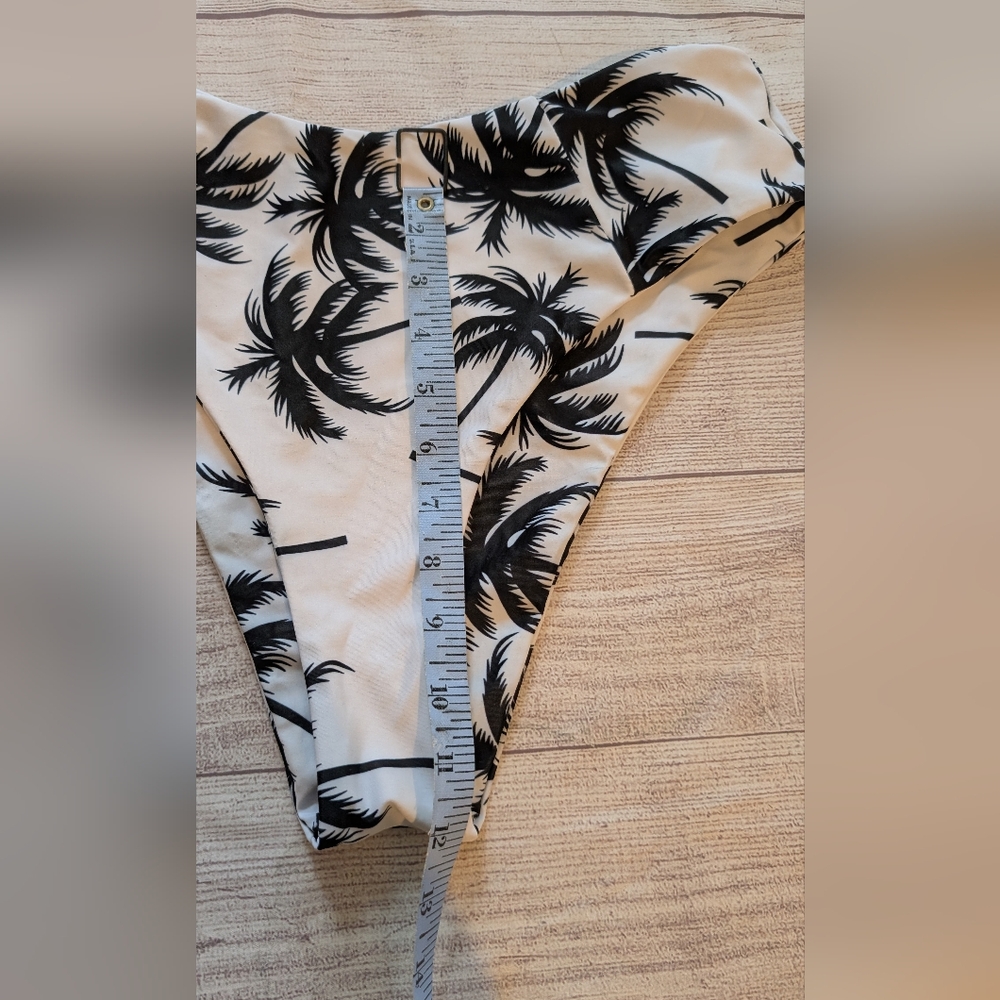 Cheeky Women's High Waisted Bikini Bottoms. Size Large - Picture 3 of 4